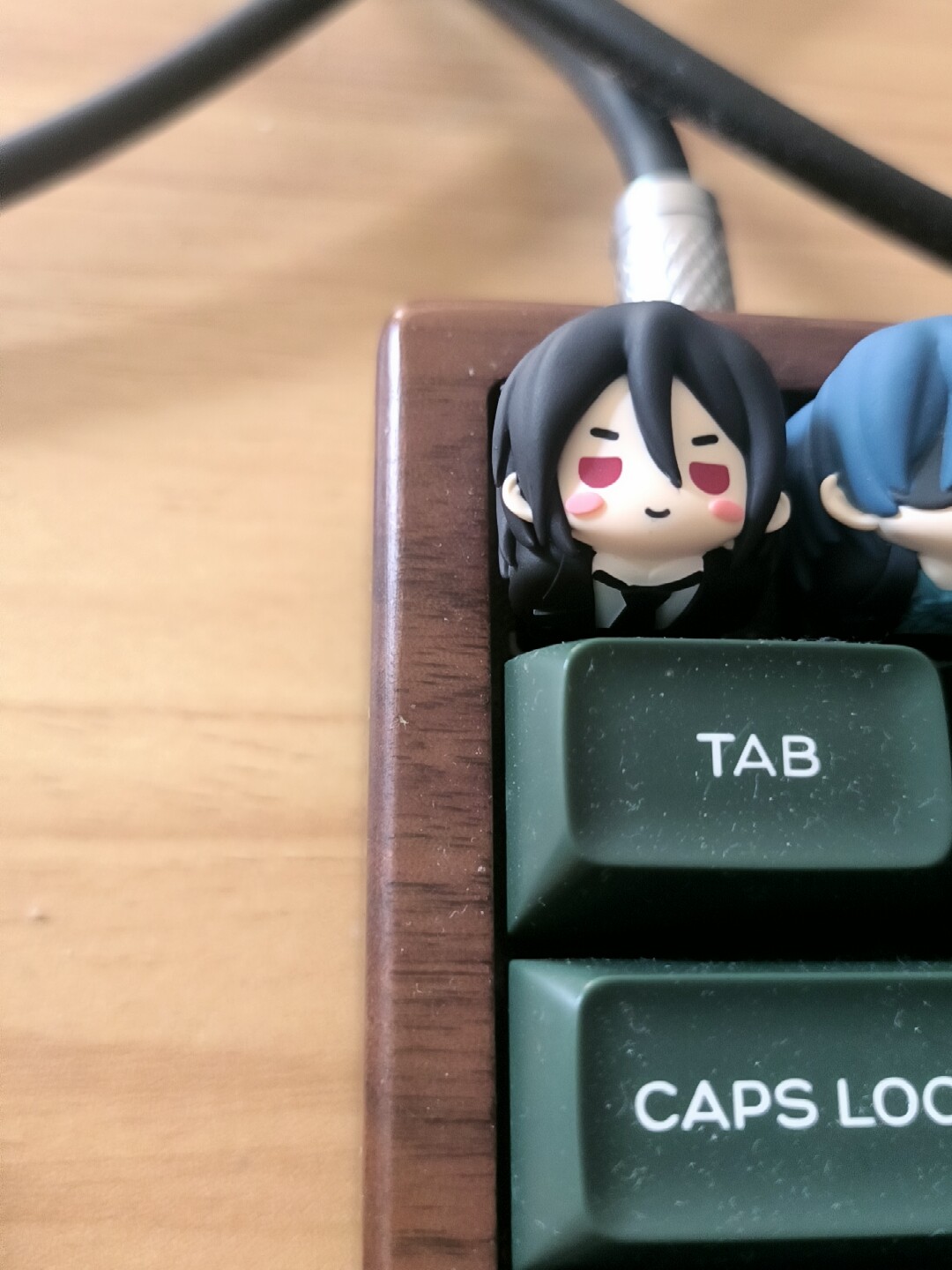 かわいい樹脂キーキャップアニメ黒執事シリーズセバスチャン・ミ - Keycap Artisan Anime のレビューと価格